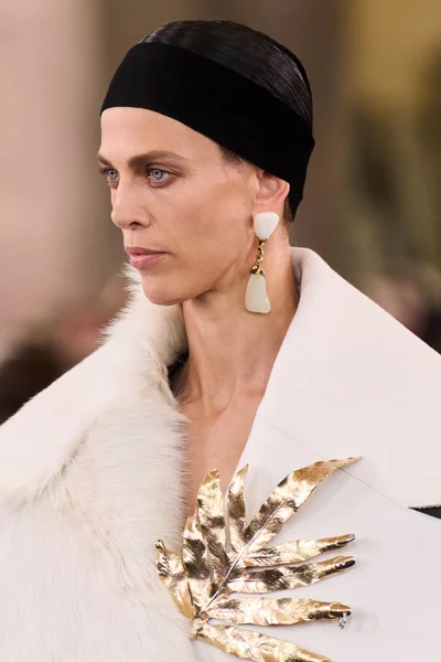 Look 9
